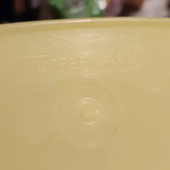 Tupperware Yellow Container - Picture 4 of 5